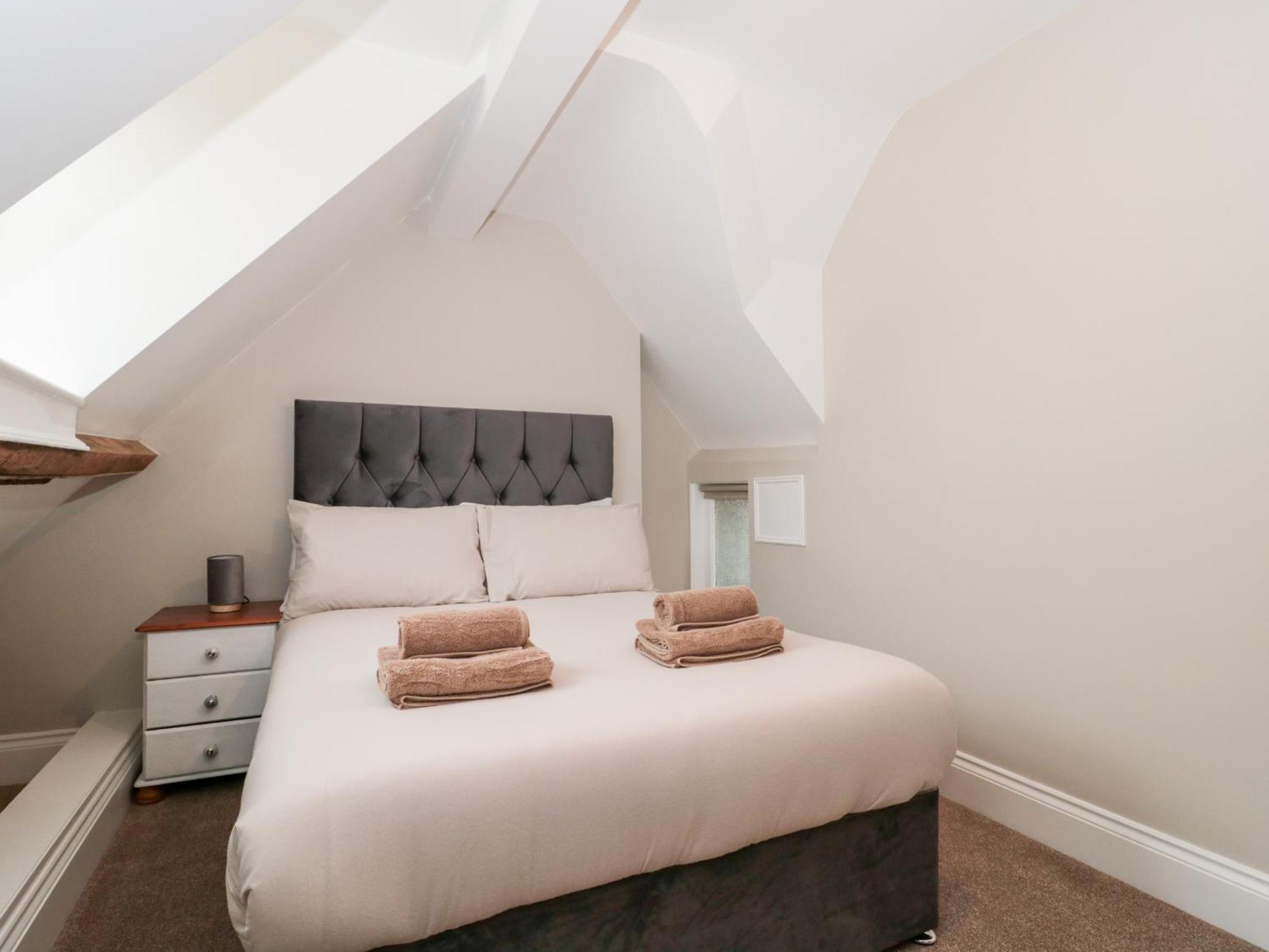 Purbeck Hotel Apartments - Flat 6 Суонидж Экстерьер фото